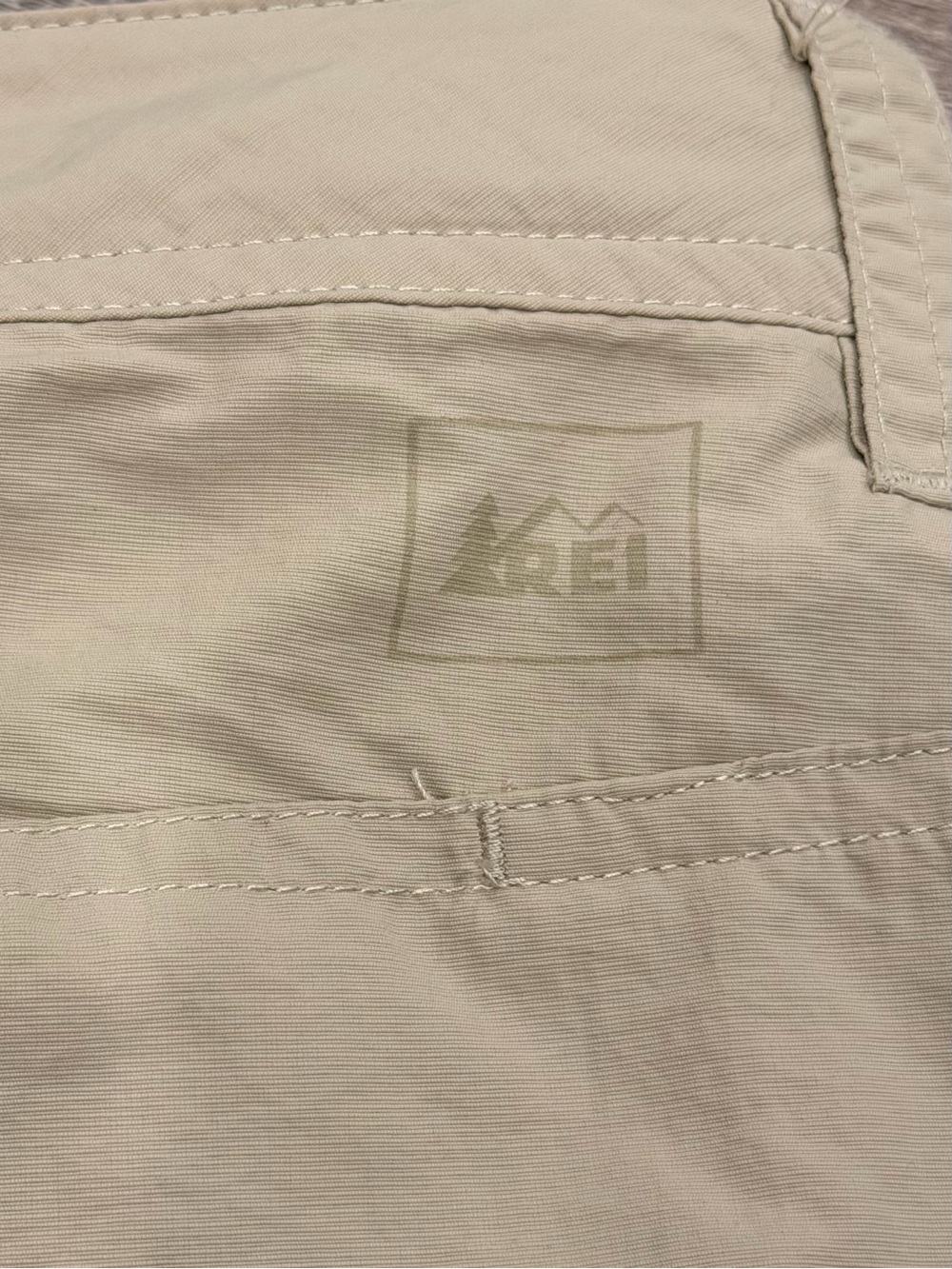 REI Sahara Cargo Shorts Women’s Size 8 Warm Sand 10” Hiking Outdoors Camping - Picture 4 of 6